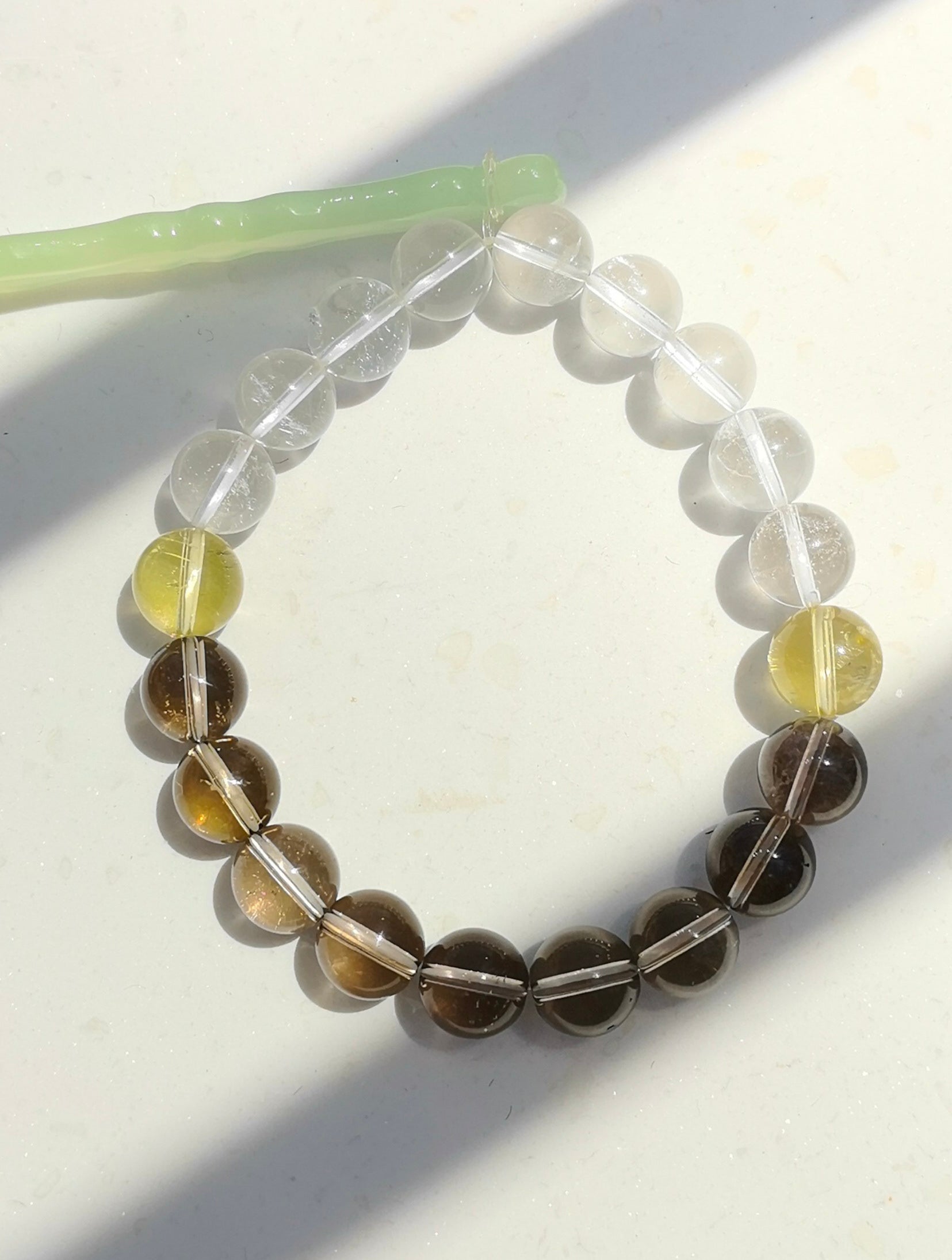 Sword's Edge Gold — 剑锋金 bracelet in natural light